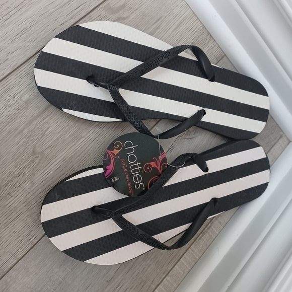FREE WITH PURCHASE - Chatties flip flop size M 7-8 - Picture 2 of 5